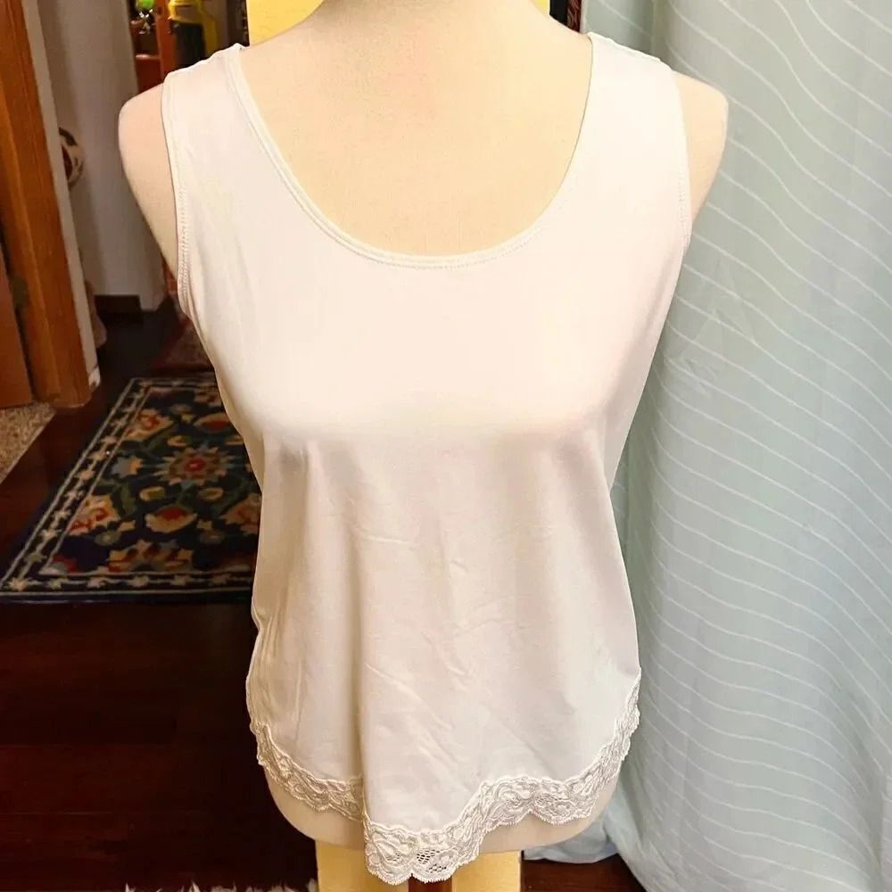 EUC Chico’s size 1 Off White Tank Top With Lace On Hemline #YC#3